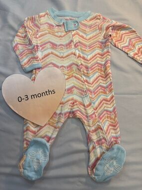 💦 Burt's Bees Baby Pink and Orange Chevron Footies